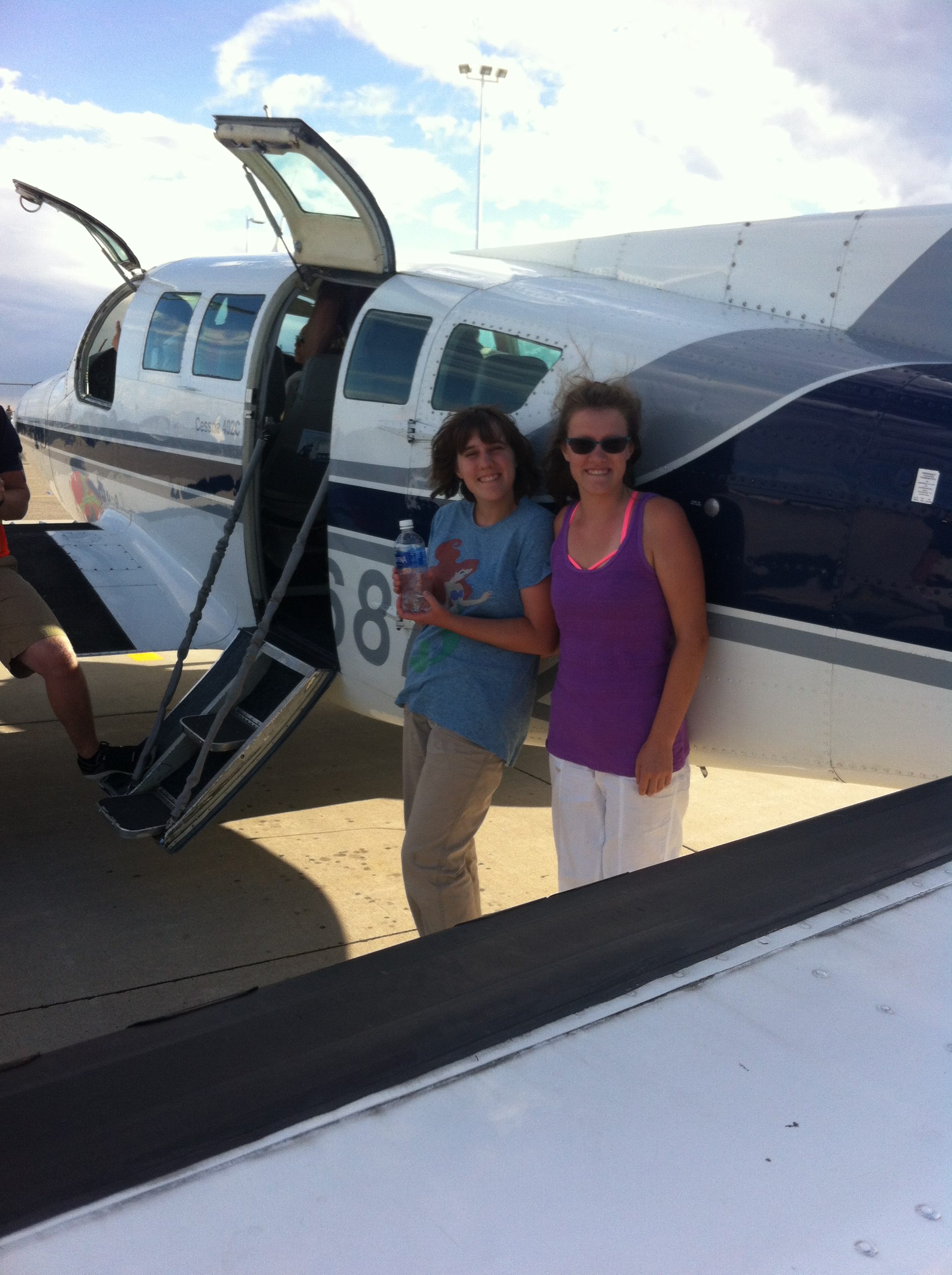 Enya Lind and sister by plane
